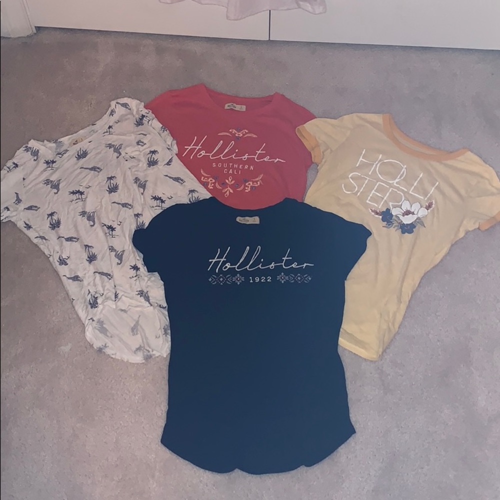 Hollister 4 pack of woman’s size S stylish tee’s